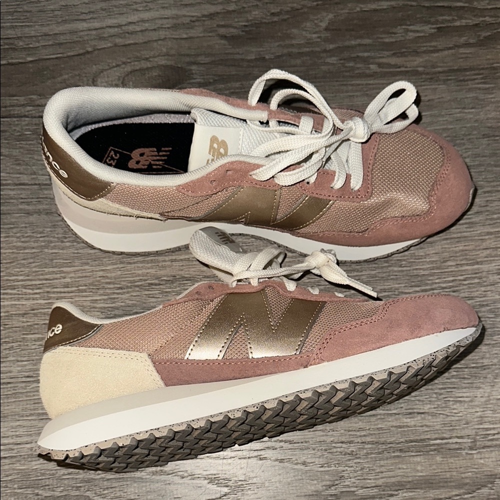 New Balance running course Pink and Gold Sneakers